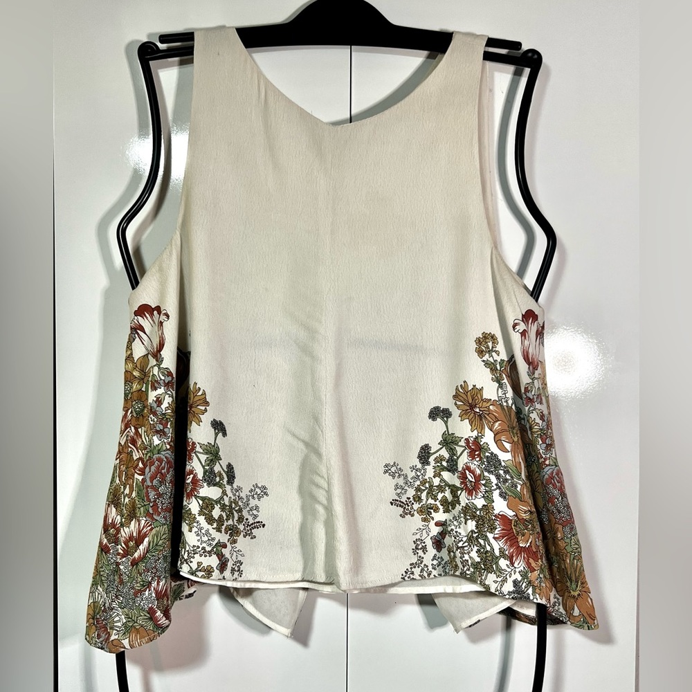 Bone White Floral Top open back | Brand: Zara Trafaluc Collection | Size: Small